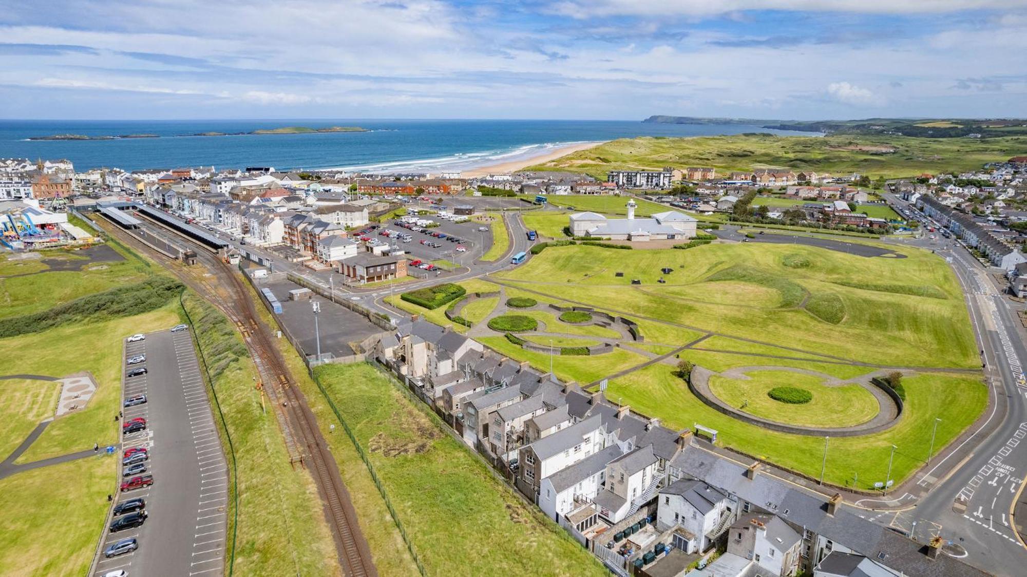 2 Dunluce Green - Portrush By The Sea Εξωτερικό φωτογραφία